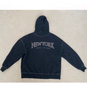 Black New York Hoodie - M - Cozy Pullover
